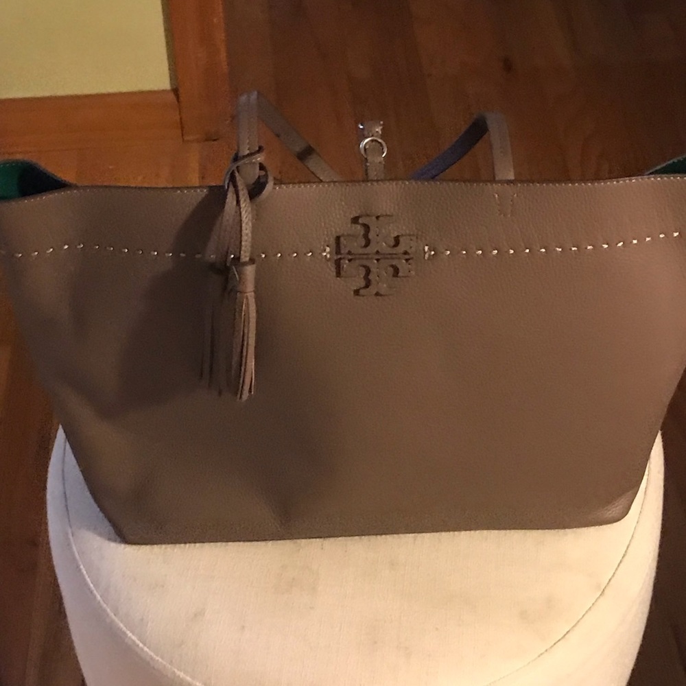 Beautiful Tory Burch tote or purse